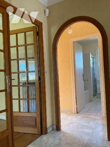 A VENDRE : Maison de ville située dans quartier calme de SOUILLAC (Lot - 46) comprenant en rez-...