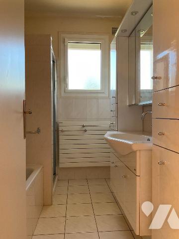 A VENDRE : Maison de ville située dans quartier calme de SOUILLAC (Lot - 46) comprenant en rez-...