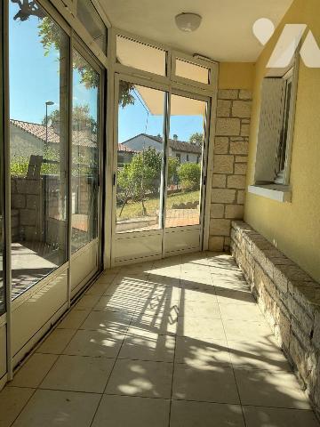 A VENDRE : Maison de ville située dans quartier calme de SOUILLAC (Lot - 46) comprenant en rez-...