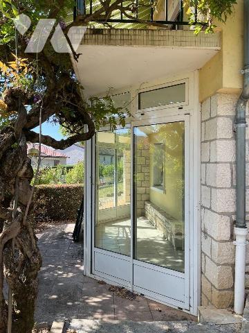 A VENDRE : Maison de ville située dans quartier calme de SOUILLAC (Lot - 46) comprenant en rez-...