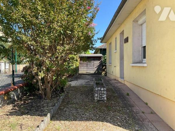 A VENDRE : Maison de ville située dans quartier calme de SOUILLAC (Lot - 46) comprenant en rez-...