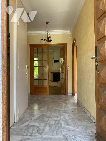 A VENDRE : Maison de ville située dans quartier calme de SOUILLAC (Lot - 46) comprenant en rez-...