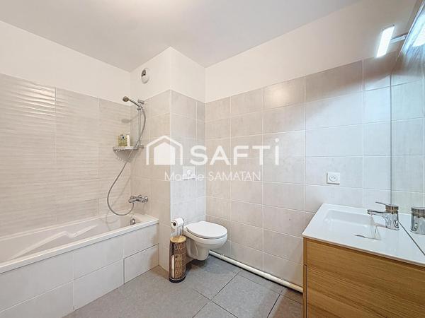 T4 récent de 80 m2 avec Garage - Cave - Tram - Gare