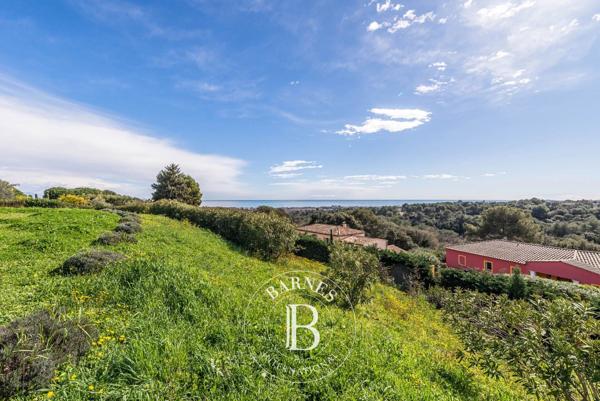Biot, Terrain constructible  1 798 m² à vendre