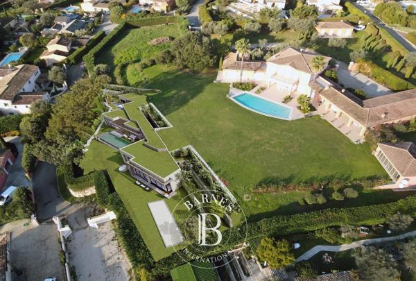 Biot, Terrain constructible  1 798 m² à vendre