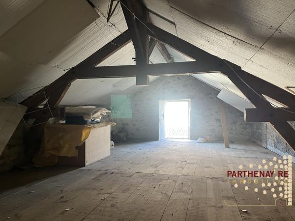 Maison de ville à rénover à PARTHENAY