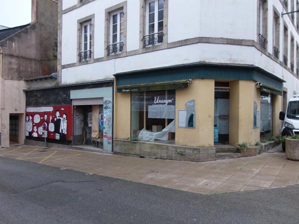 Emplacement N°1 locaux commerciaux et logement.
