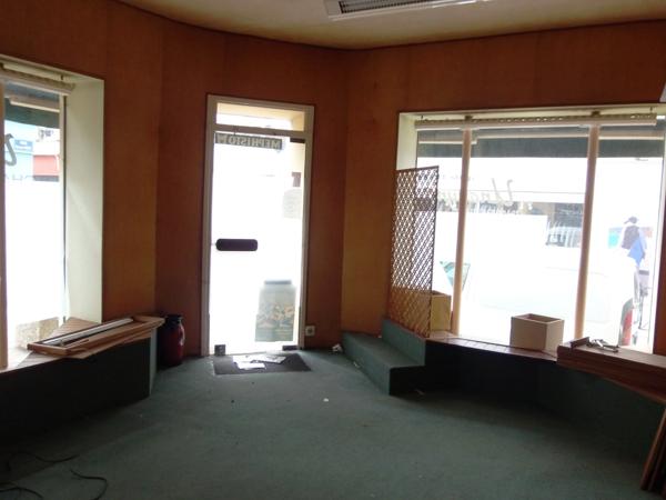 Emplacement N°1 locaux commerciaux et logement.