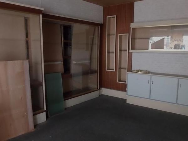 Emplacement N°1 locaux commerciaux et logement.