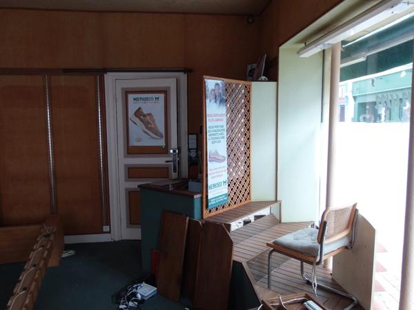 Emplacement N°1 locaux commerciaux et logement.