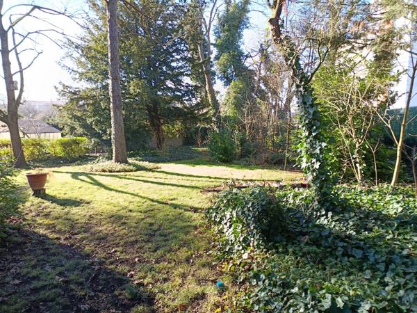 EN VENTE - NEVERS - à 5 mn du centre ville . Maison 3 chambres terrain