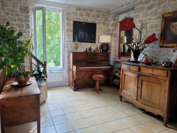 EN VENTE - NEVERS - à 5 mn du centre ville . Maison 3 chambres terrain