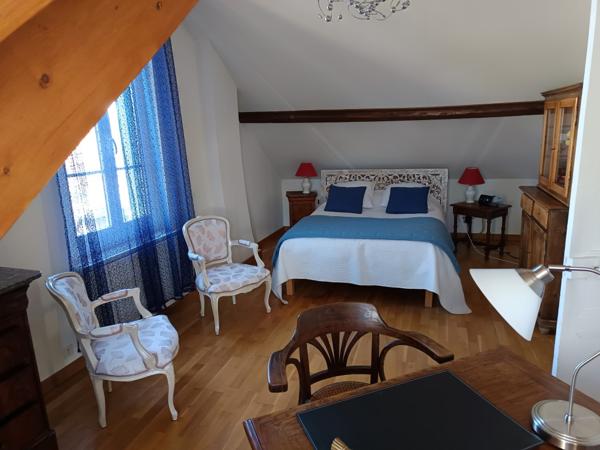 EN VENTE - NEVERS - à 5 mn du centre ville . Maison 3 chambres terrain