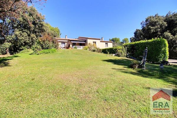 Maison Venasque 5 pièces 145.31m² - Jardin - Piscine - Dépendances