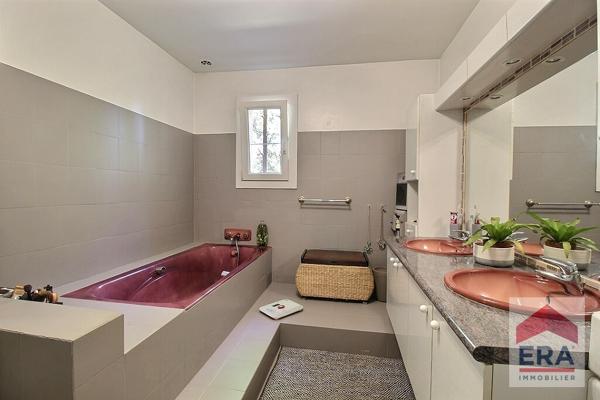 Maison Venasque 5 pièces 145.31m² - Jardin - Piscine - Dépendances