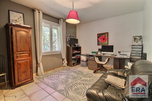 Maison Venasque 5 pièces 145.31m² - Jardin - Piscine - Dépendances