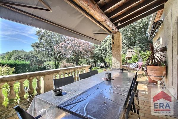 Maison Venasque 5 pièces 145.31m² - Jardin - Piscine - Dépendances