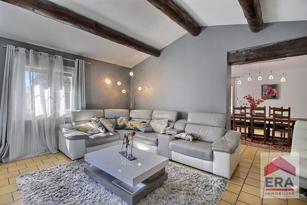 Maison Venasque 5 pièces 145.31m² - Jardin - Piscine - Dépendances