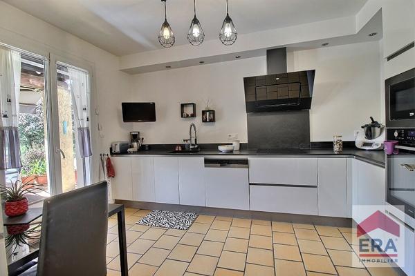 Maison Venasque 5 pièces 145.31m² - Jardin - Piscine - Dépendances