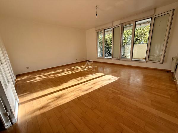Appartement Poissy 4 pièce(s) 84 m2 370 000 € **  - Référence  8958