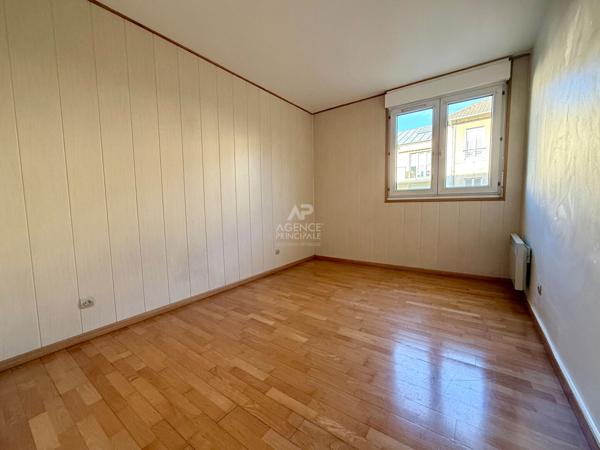 Appartement Poissy 4 pièce(s) 84 m2 370 000 € **  - Référence  8958