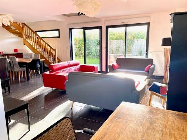 Maison contemporaine lumineuse à proximité du bourg de Saint