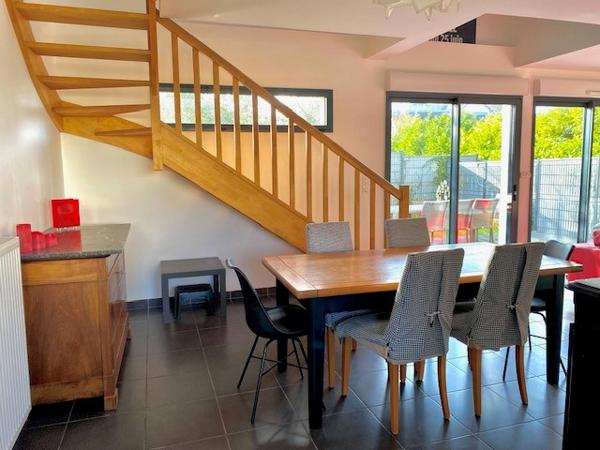 Maison contemporaine lumineuse à proximité du bourg de Saint