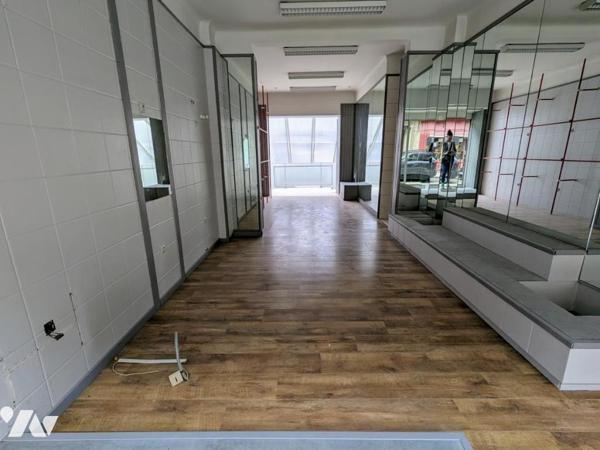 LOCAL COMMERCIAL OU PROFESSIONNEL - CENTRE-VILLE - VIRE