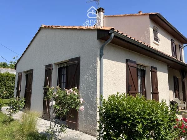 Maison
                                                                                                                                                                                                                                                                                                                        4 pièce(s)                                                                                                                                                                                                          3 chambre(s)                                                                                                                                                                                                          106.27  m²