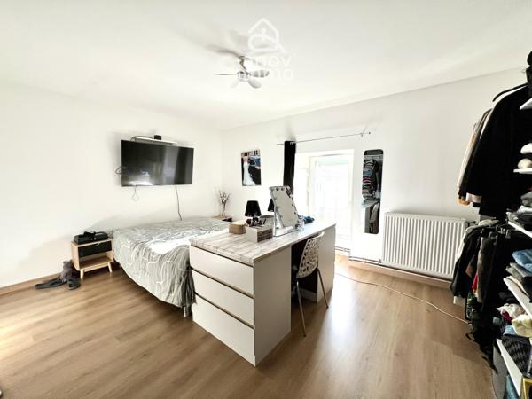Maison
                                                                                                                                                                                                                                                                                                                        5 pièce(s)                                                                                                                                                                                                          3 chambre(s)                                                                                                                                                                                                          190  m²