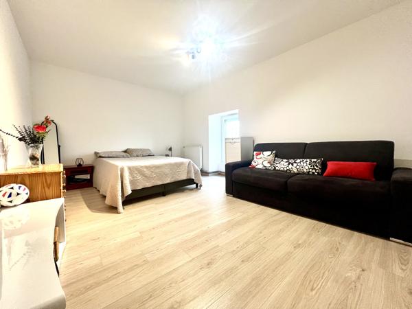 Maison
                                                                                                                                                                                                                                                                                                                        5 pièce(s)                                                                                                                                                                                                          3 chambre(s)                                                                                                                                                                                                          190  m²