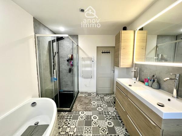 Maison
                                                                                                                                                                                                                                                                                                                        5 pièce(s)                                                                                                                                                                                                          3 chambre(s)                                                                                                                                                                                                          190  m²