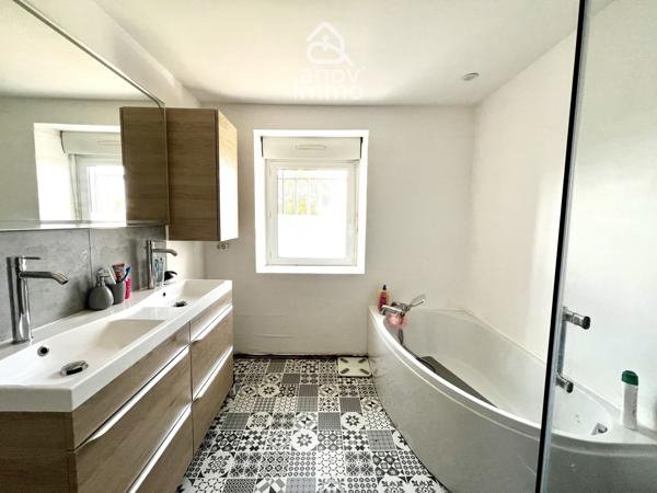 Maison
                                                                                                                                                                                                                                                                                                                        5 pièce(s)                                                                                                                                                                                                          3 chambre(s)                                                                                                                                                                                                          190  m²