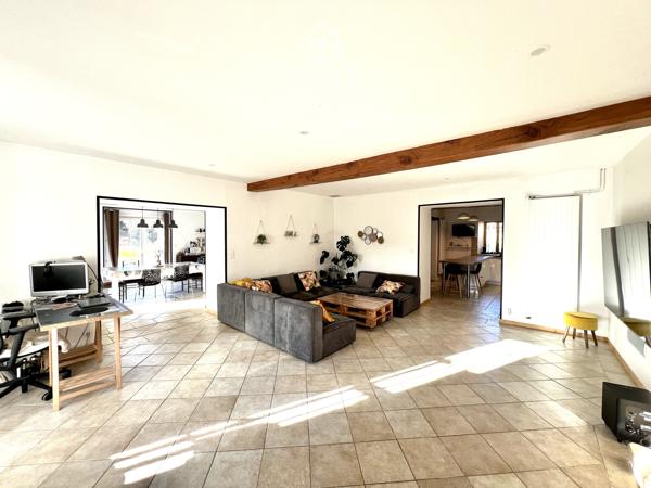 Maison
                                                                                                                                                                                                                                                                                                                        5 pièce(s)                                                                                                                                                                                                          3 chambre(s)                                                                                                                                                                                                          190  m²