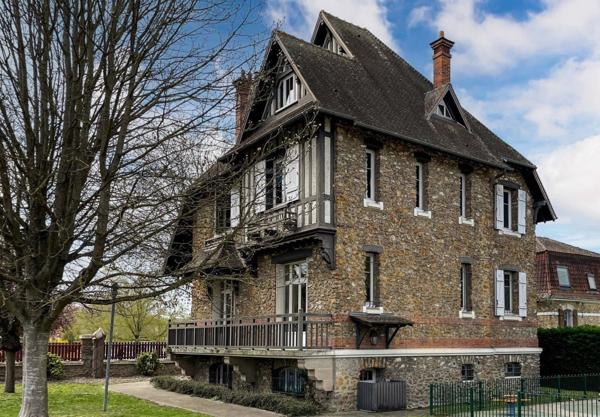 Maison Poissy 9 pièce(s) 215 m2