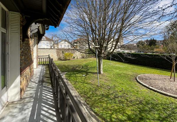 Maison Poissy 9 pièce(s) 215 m2