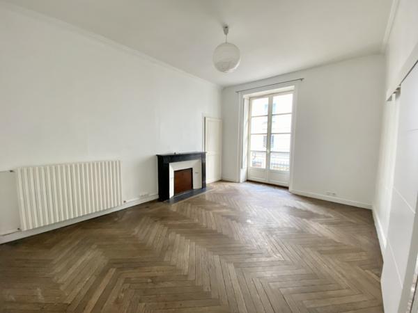 T3 - 7 rue Guépin, NANTES - 1er étage porte droite