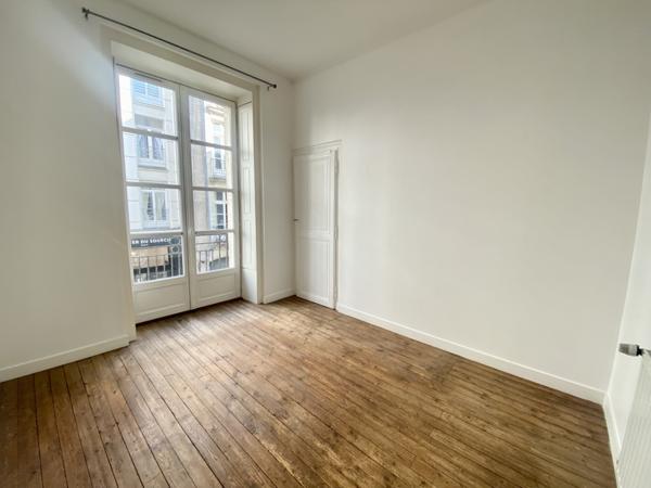 T3 - 7 rue Guépin, NANTES - 1er étage porte droite