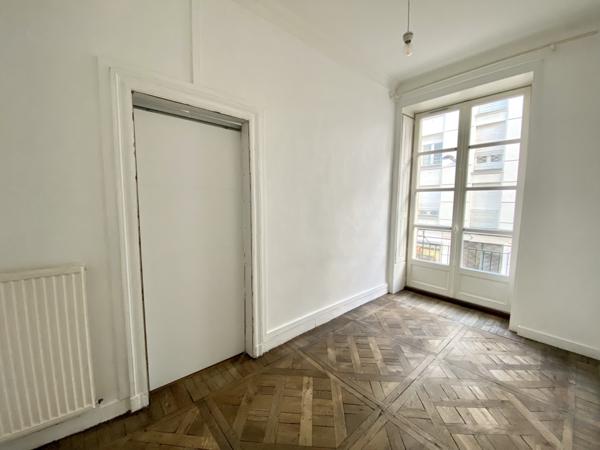 T3 - 7 rue Guépin, NANTES - 1er étage porte droite