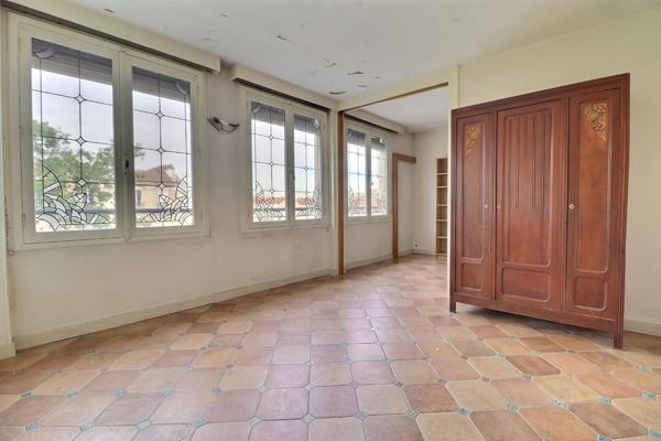 Appartement 2 pièces à vendre à Aubervilliers, au pied du métro ligne 12 Mairie d'Aubervilliers, 4e étage avec ascenseur, vue dégagée