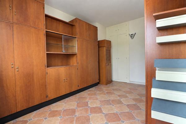 Appartement 2 pièces à vendre à Aubervilliers, au pied du métro ligne 12 Mairie d'Aubervilliers, 4e étage avec ascenseur, vue dégagée