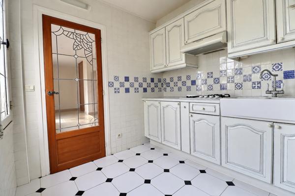 Appartement 2 pièces à vendre à Aubervilliers, au pied du métro ligne 12 Mairie d'Aubervilliers, 4e étage avec ascenseur, vue dégagée