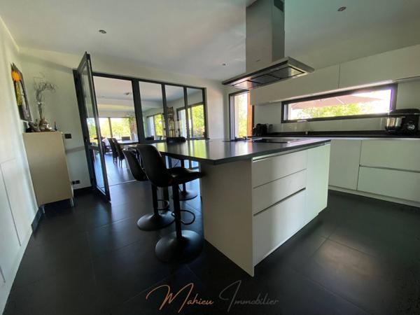 Maison 6 pièces 198m² à vendre à Saint-Genis-Pouilly 01630