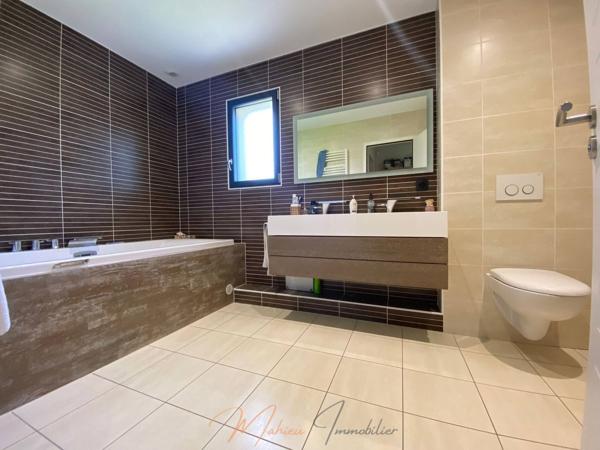 Maison 6 pièces 198m² à vendre à Saint-Genis-Pouilly 01630