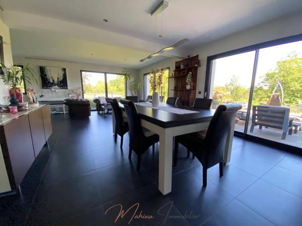 Maison 6 pièces 198m² à vendre à Saint-Genis-Pouilly 01630