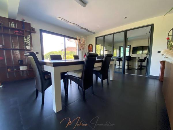 Maison 6 pièces 198m² à vendre à Saint-Genis-Pouilly 01630