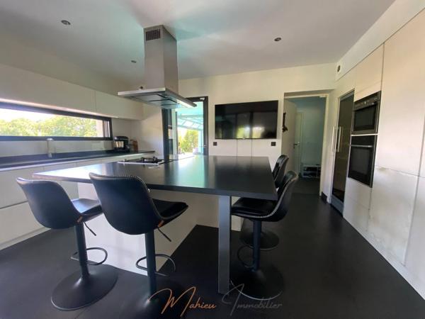 Maison 6 pièces 198m² à vendre à Saint-Genis-Pouilly 01630
