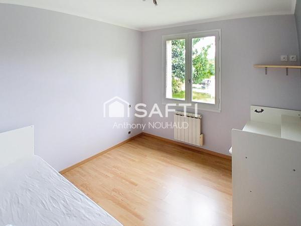 Pavillon agréable, bien situé, jardin, piscine.