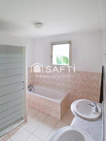 Pavillon agréable, bien situé, jardin, piscine.