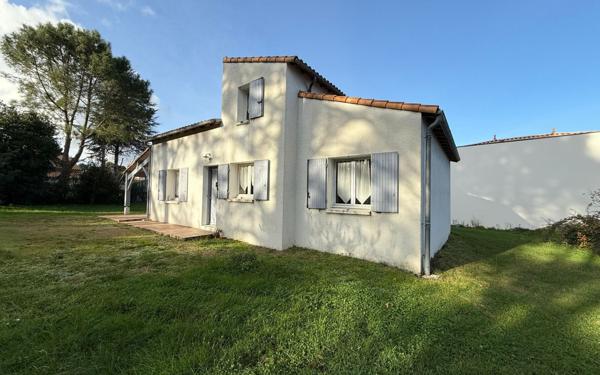 Maison à vendre    5 pièces •  Saint-Augustin